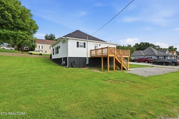 210 E 1st Ave, Lenoir City, TN 37771