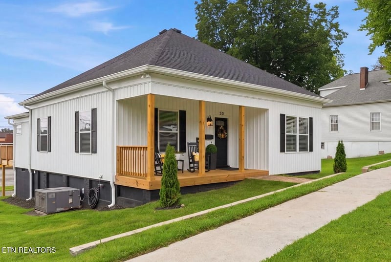 210 E 1st Ave, Lenoir City, TN 37771