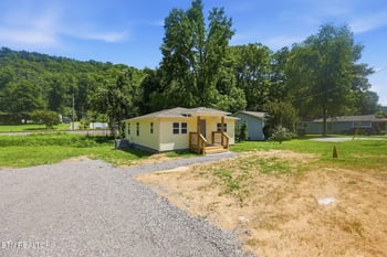 210 E Spring St, Oliver Springs, TN 37840