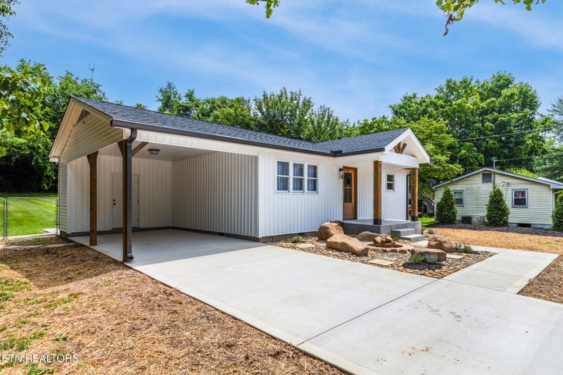 210 Elyria Dr, Knoxville, TN 37912
