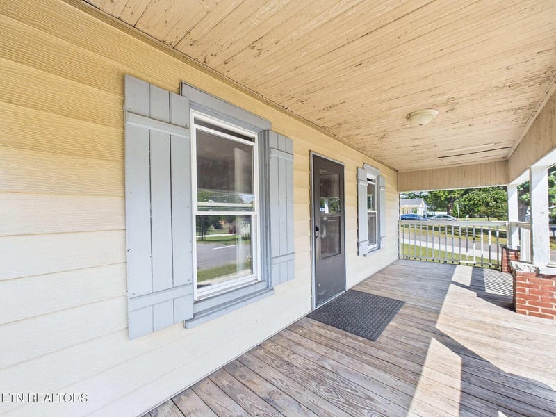 210 Fisher St, Athens, TN 37303