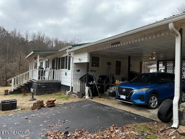 210 Ford Ave, Harriman, TN 37748