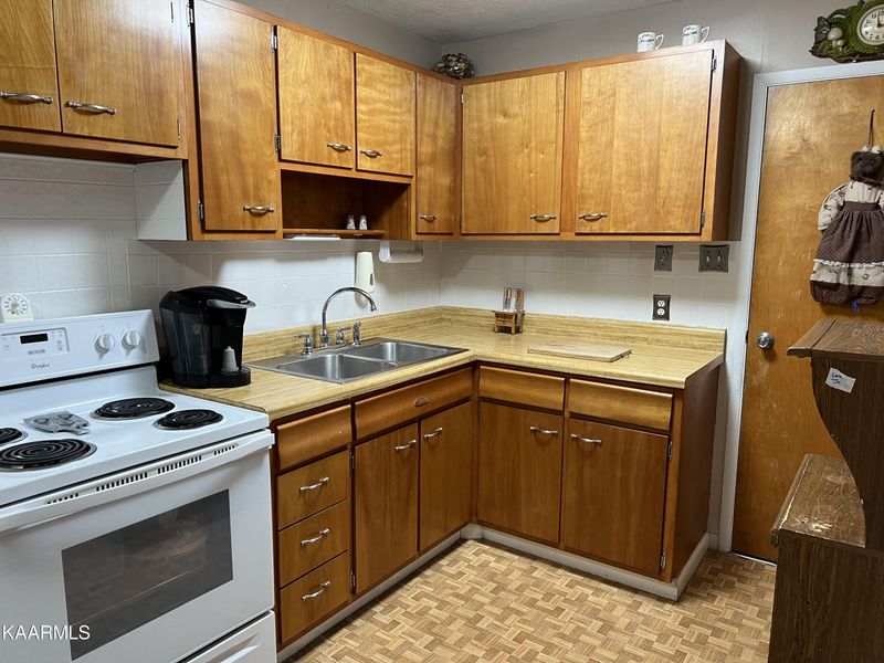 210 Hilltop Rd, Harriman, TN 37748