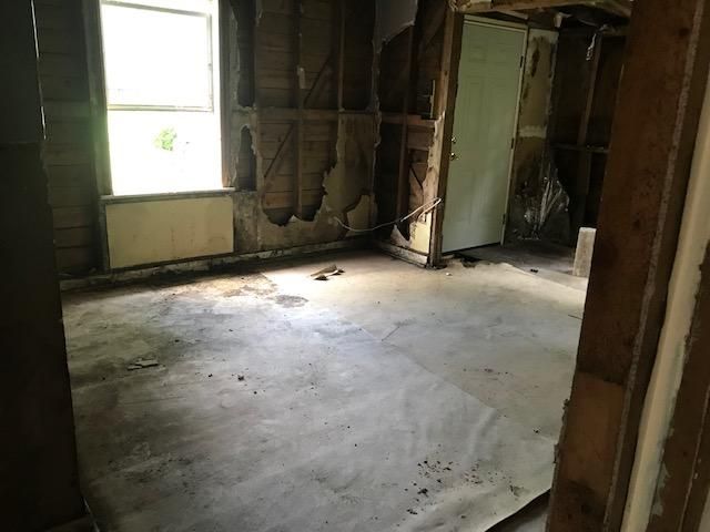 210 Howard Ave, Harriman, TN 37748