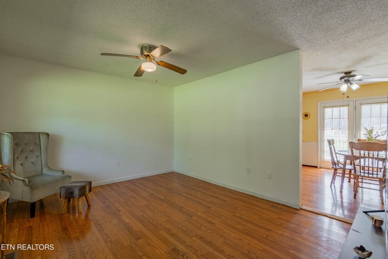210 Jackson Ln, Oliver Springs, TN 37840