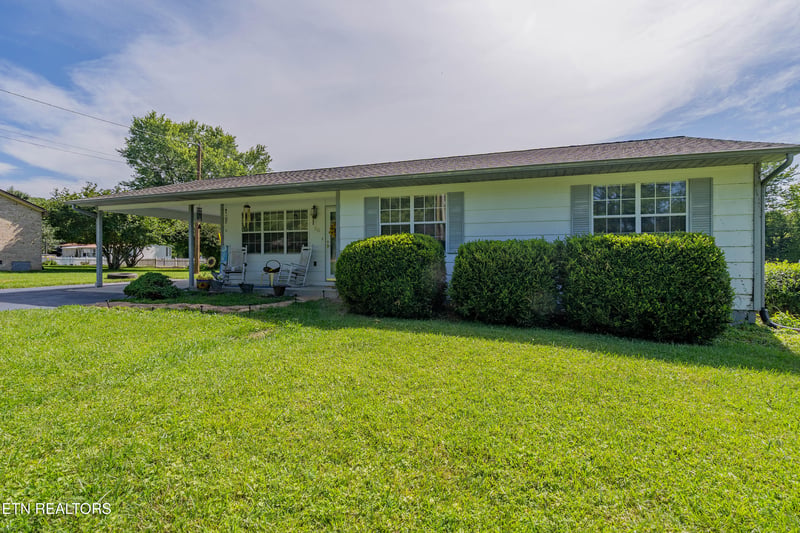 210 Jackson Ln, Oliver Springs, TN 37840