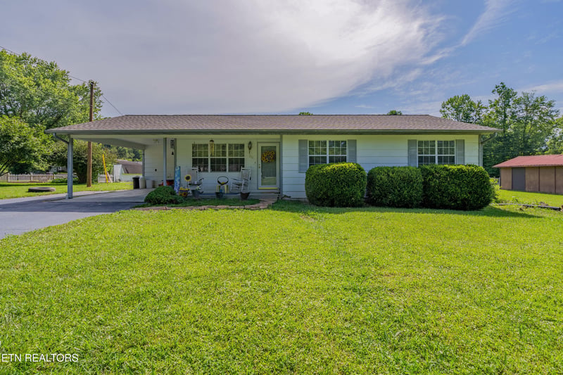 210 Jackson Ln, Oliver Springs, TN 37840