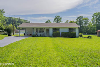 210 Jackson Ln, Oliver Springs, TN 37840