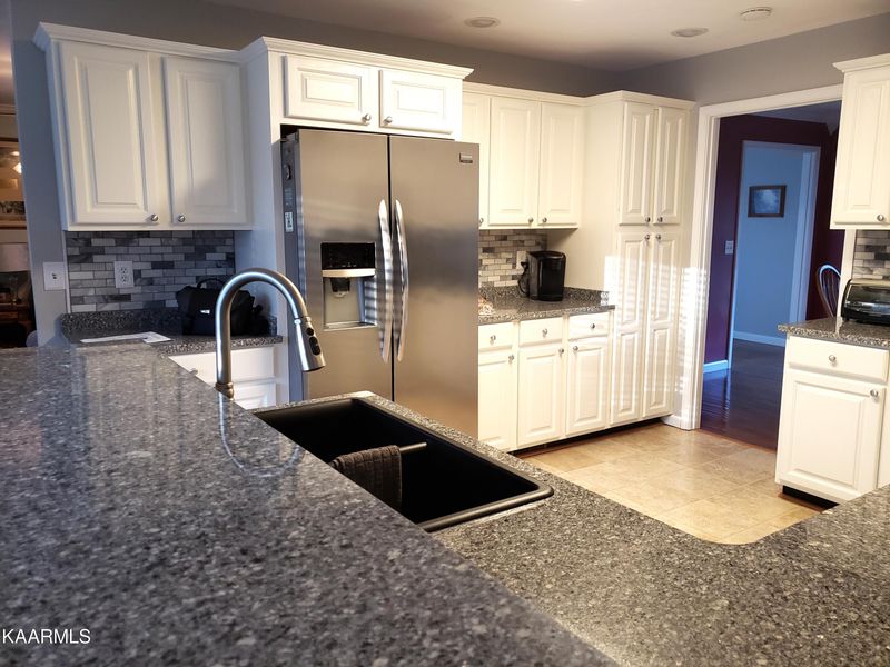 210 Kenny Ln, Maynardville, TN 37807