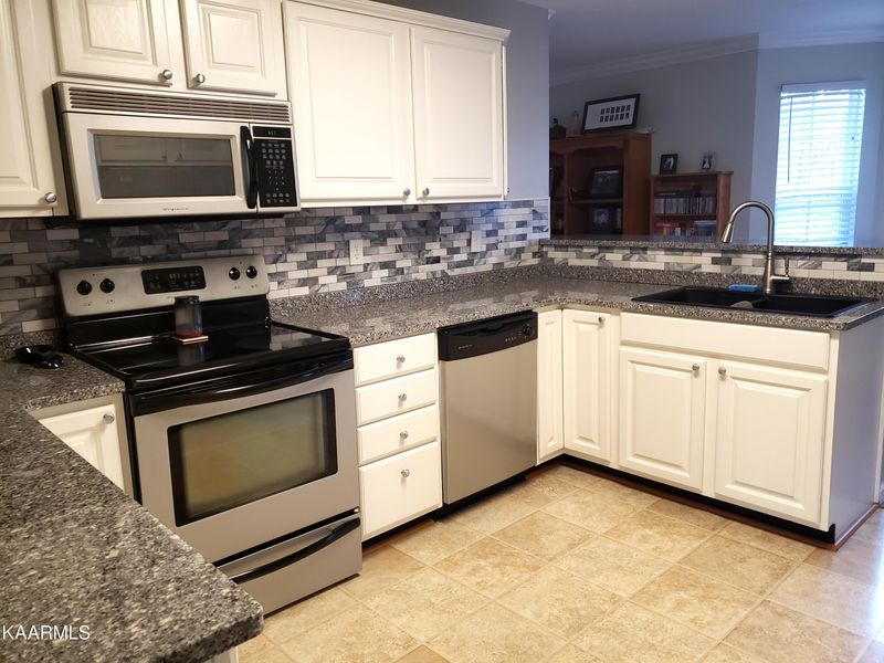 210 Kenny Ln, Maynardville, TN 37807