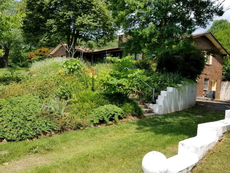210 Lakeview Ln, Oak Ridge, TN 37830