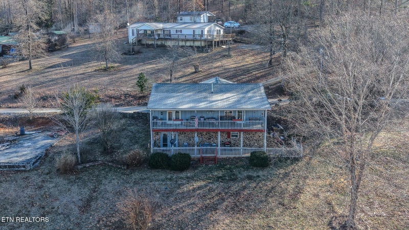 210 Last Lz Ln, Speedwell, TN 37870
