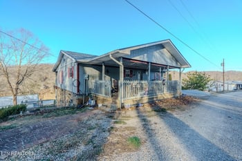 210 Last Lz Ln, Speedwell, TN 37870