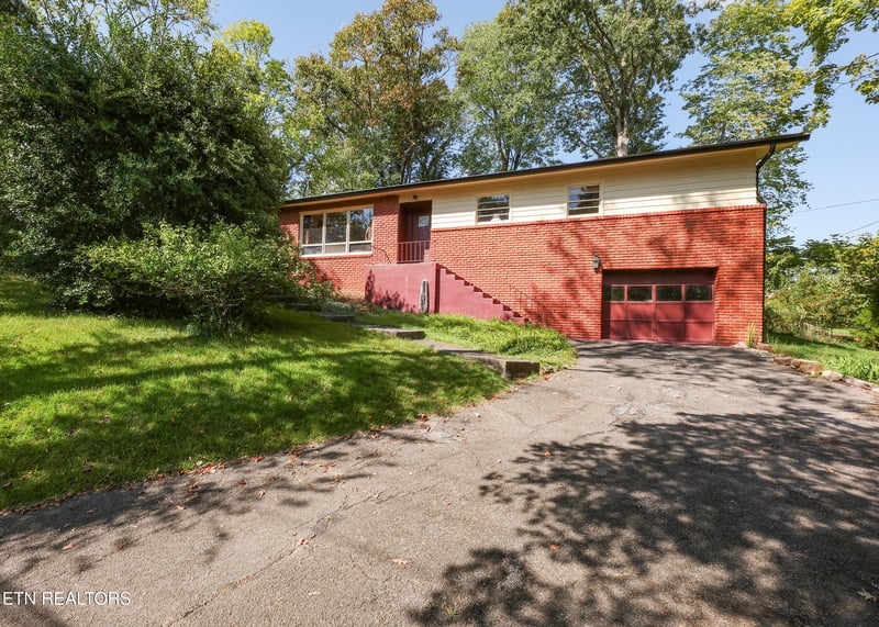 210 Louisiana Ave, Oak Ridge, TN 37830