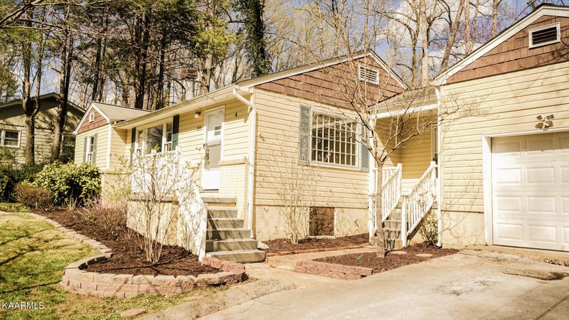 210 Maple Loop Rd, Knoxville, TN 37920