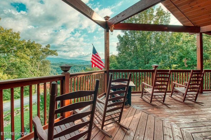 210 Meghans Way, Townsend, TN 37882