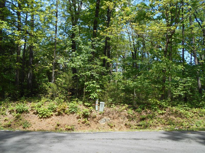 210 Mialaquo Cir, Loudon, TN 37774