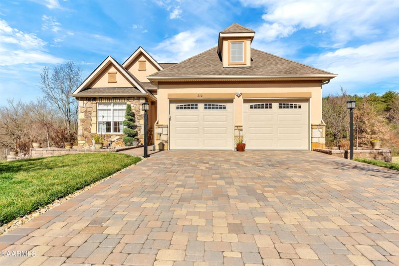 210 Morning Dove Dr, Vonore, TN 37885