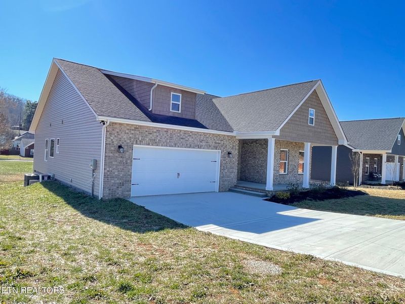 210 Mossy Rock Rd, Clinton, TN 37716