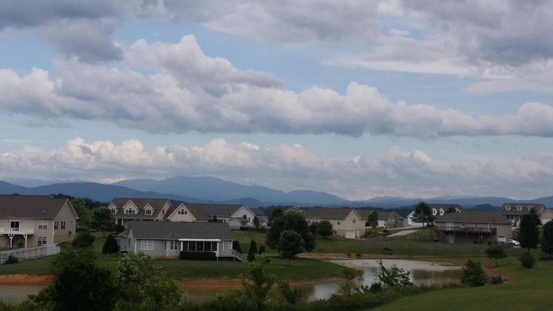 210 Mountain View Dr, Vonore, TN 37885