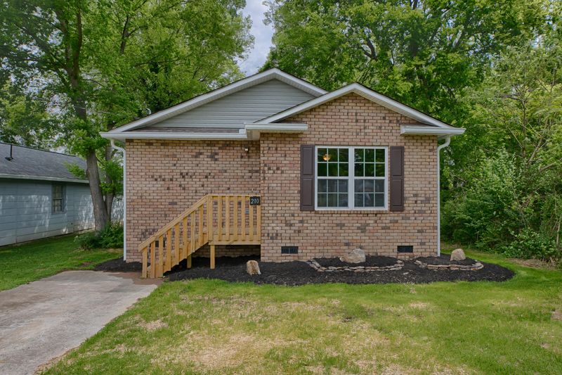 210 N Everett High Rd, Maryville, TN 37804