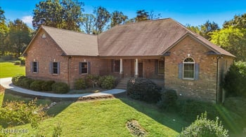 210 Red Grouse Dr, Lenoir City, TN 37772