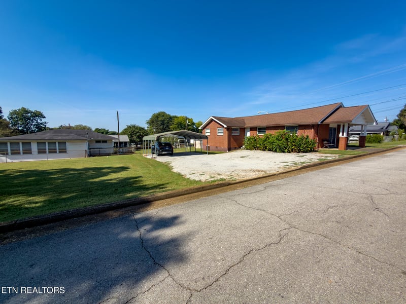 210 S Cherry St, Lenoir City, TN 37771