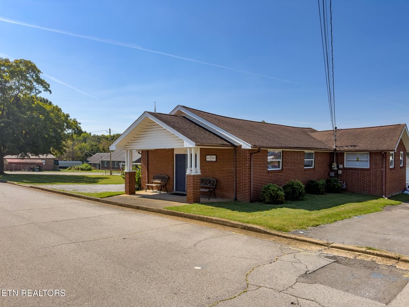 210 S Cherry St, Lenoir City, TN 37771