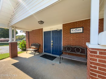 210 S Cherry St, Lenoir City, TN 37771