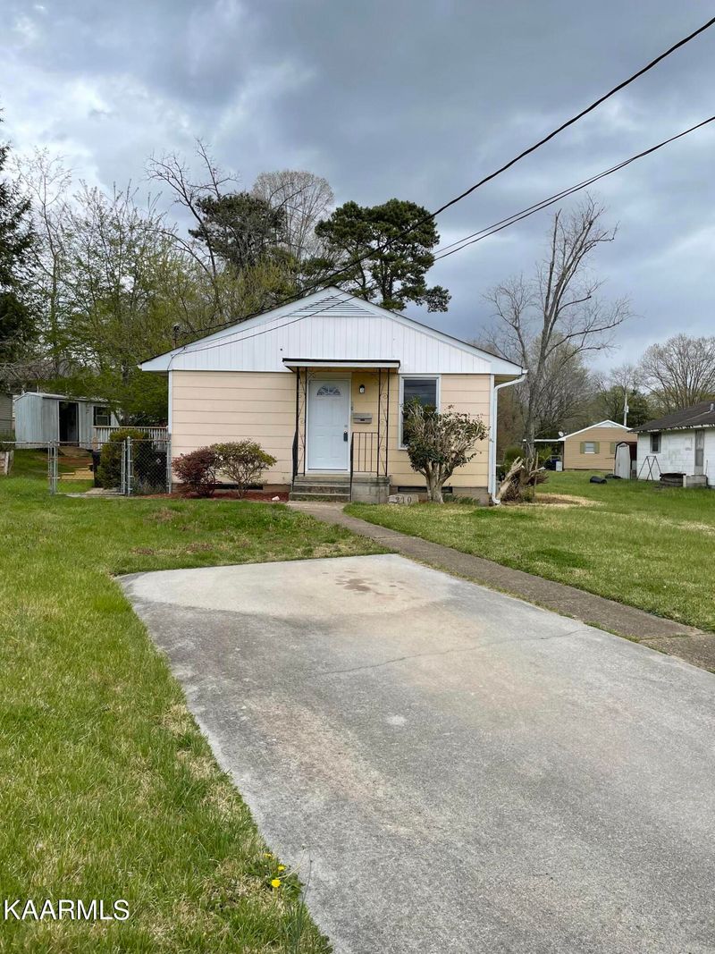 210 S Purdue Ave, Oak Ridge, TN 37830