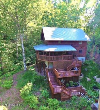 210 S Smoky Mountain Way, Sevierville, TN 37876