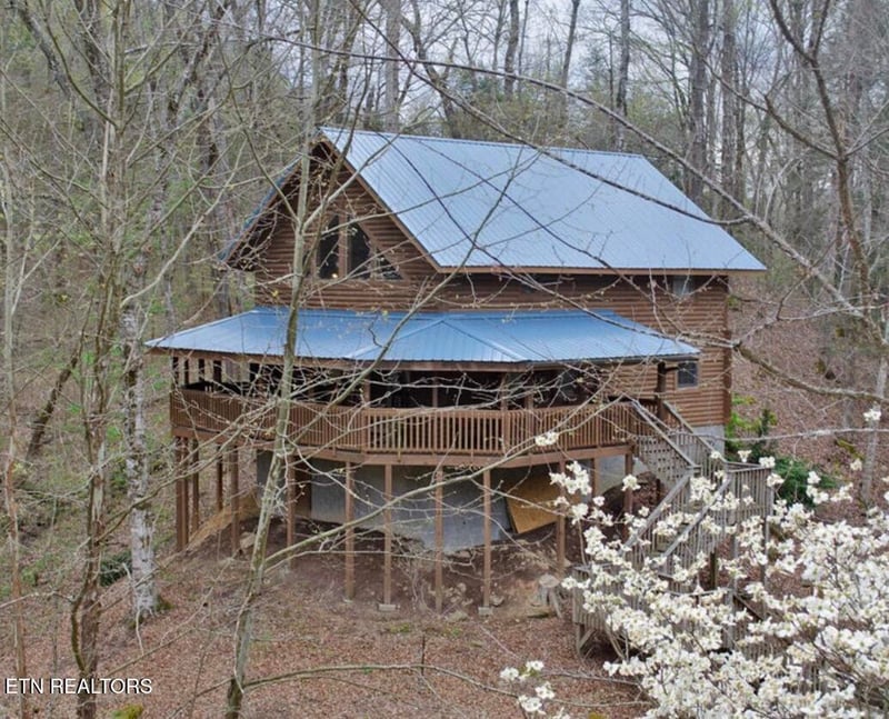 210 S Smoky Mountain Way, Sevierville, TN 37876