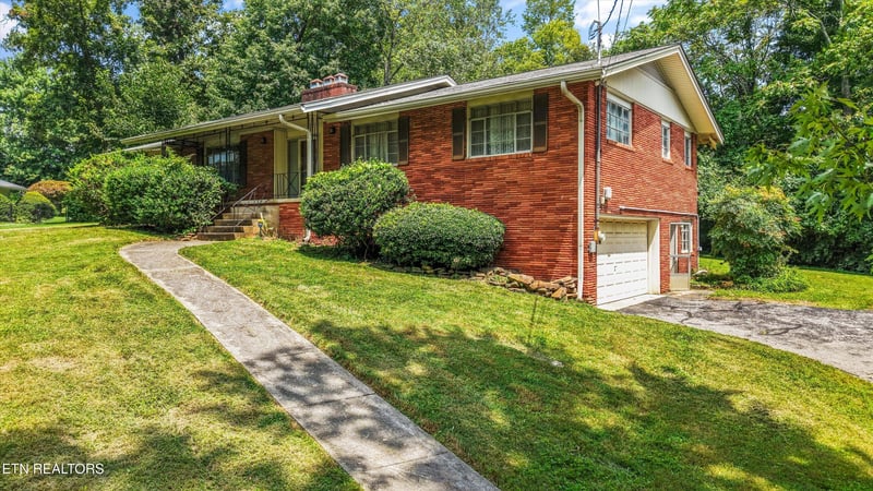 210 Sutton Ln, Knoxville, TN 37909