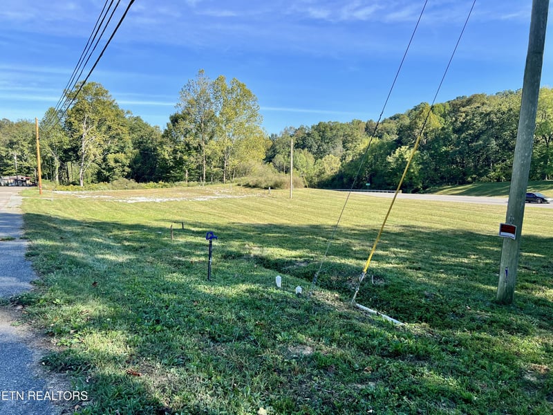 210 Sycamore Ln, Robbins, TN 37852