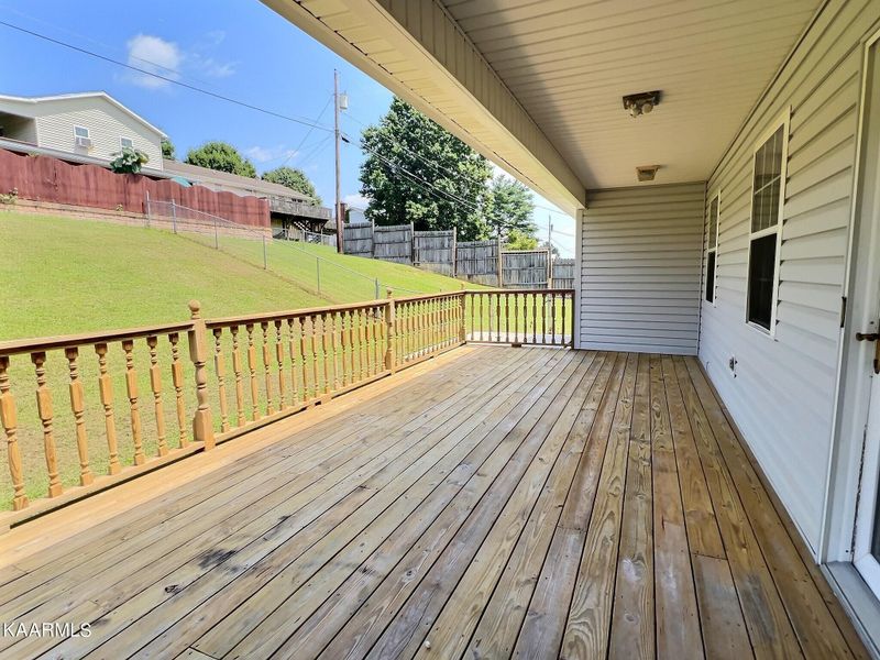 210 Thelma Cir, Jacksboro, TN 37757