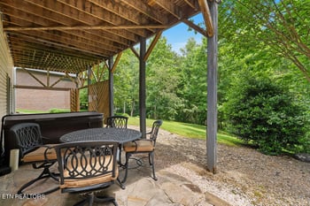 210 Wahuhu Ln, Loudon, TN 37774