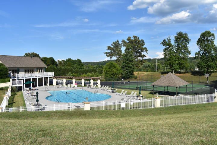 210 Windswept Dr, Lenoir City, TN 37772