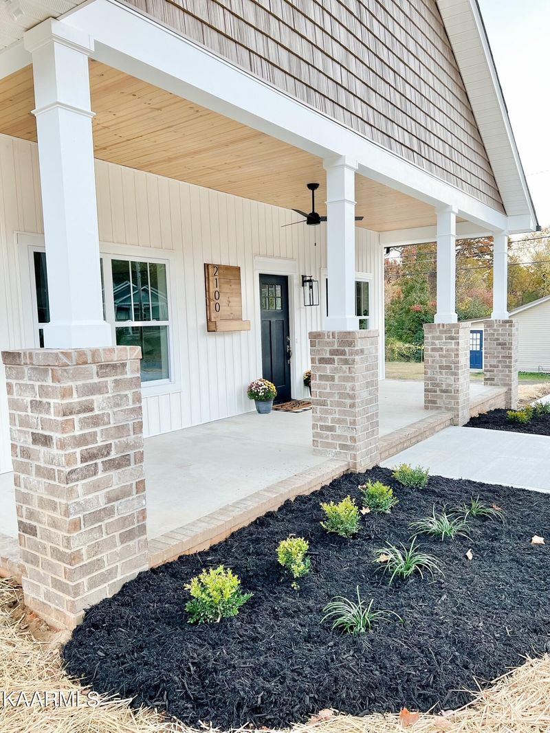 2100 Bernhurst Dr, Knoxville, TN 37918