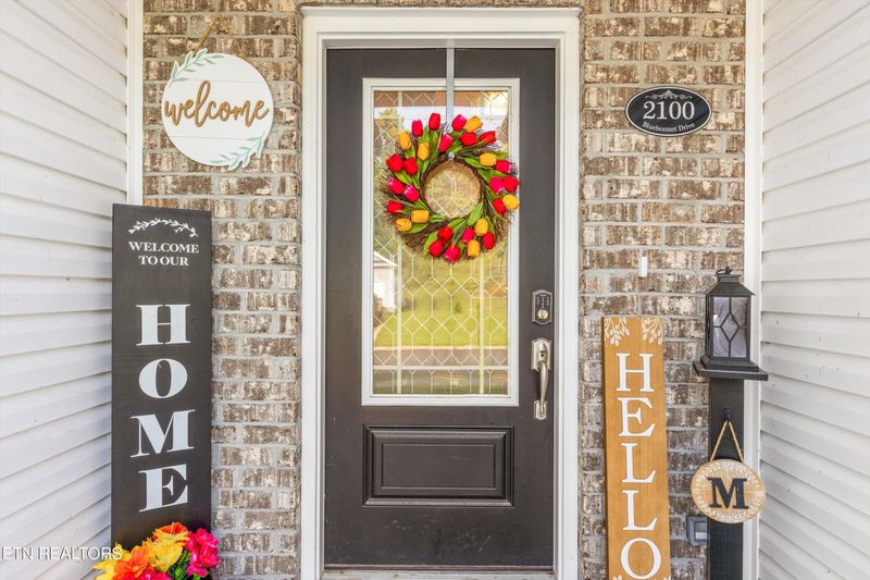 2100 Bluebonnet Dr, Mascot, TN 37806