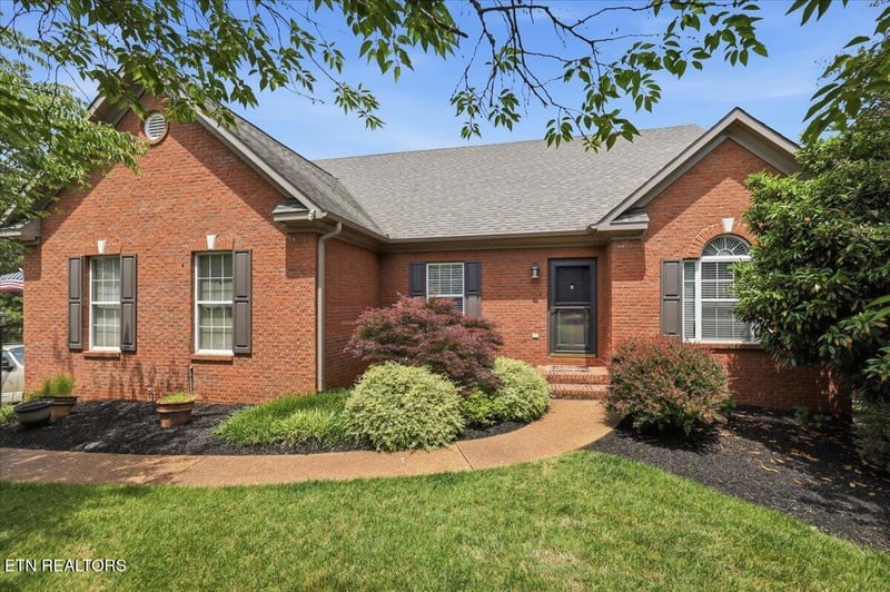 2100 Madison Grove Ln, Knoxville, TN 37922