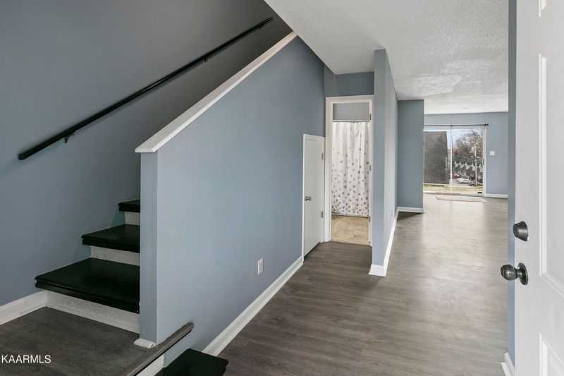2100 Silverbrook Dr, Knoxville, TN 37923