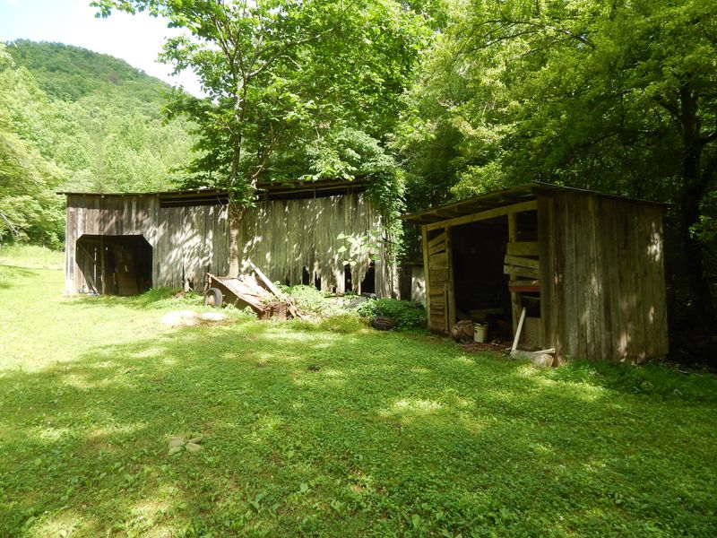 2101 Upper Middle Creek Rd, Sevierville, TN 37876
