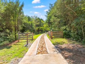 2101 Wilson Rd, Lenoir City, TN 37772