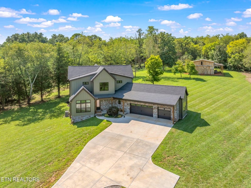 2101 Wilson Rd, Lenoir City, TN 37772