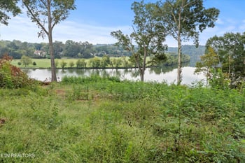 2101 Woodmere Ln, Knoxville, TN 37920