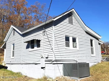 2102 Adams Ave, Knoxville, TN 37917