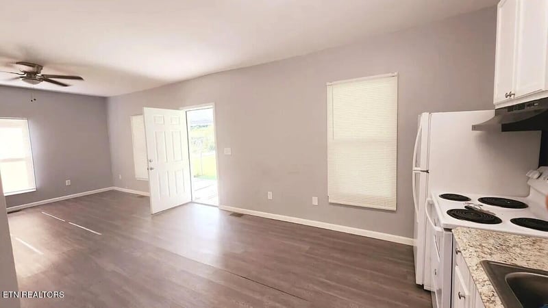 2102 Adams Ave, Knoxville, TN 37917