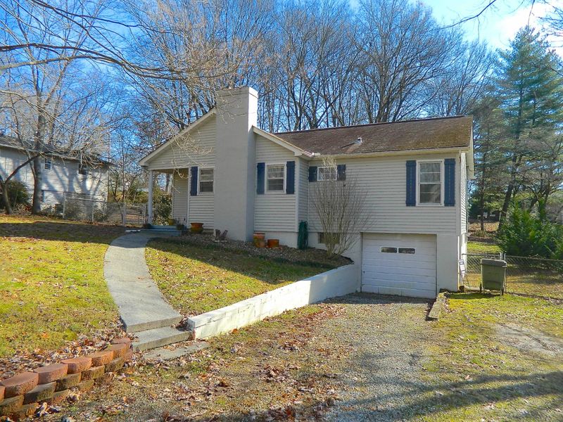 2102 Compton Dr, Maryville, TN 37804