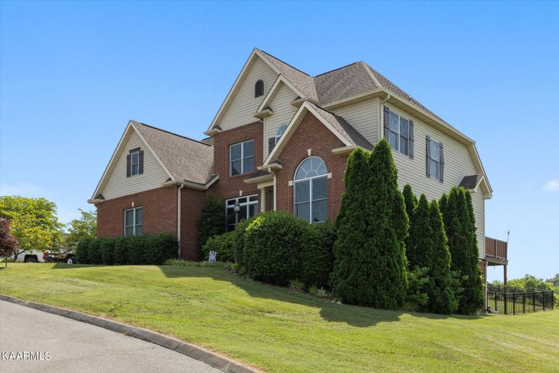 2102 Hornbuckle Ln, Sevierville, TN 37876