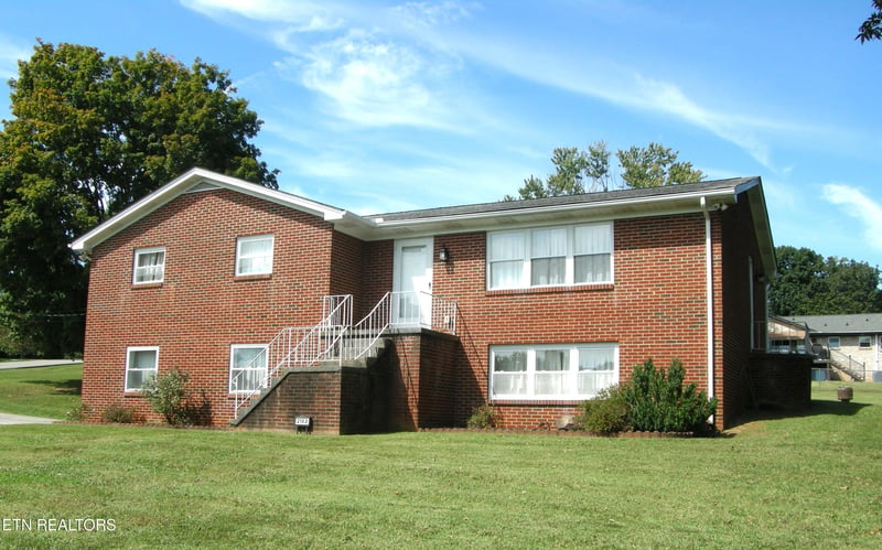 2102 Sentell Cir, Maryville, TN 37803
